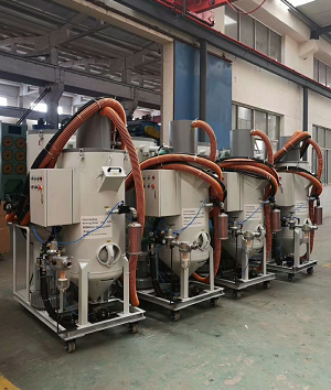 馬來西亞客戶訂購四臺環(huán)保無塵回收式噴砂機！砂管長達20米！